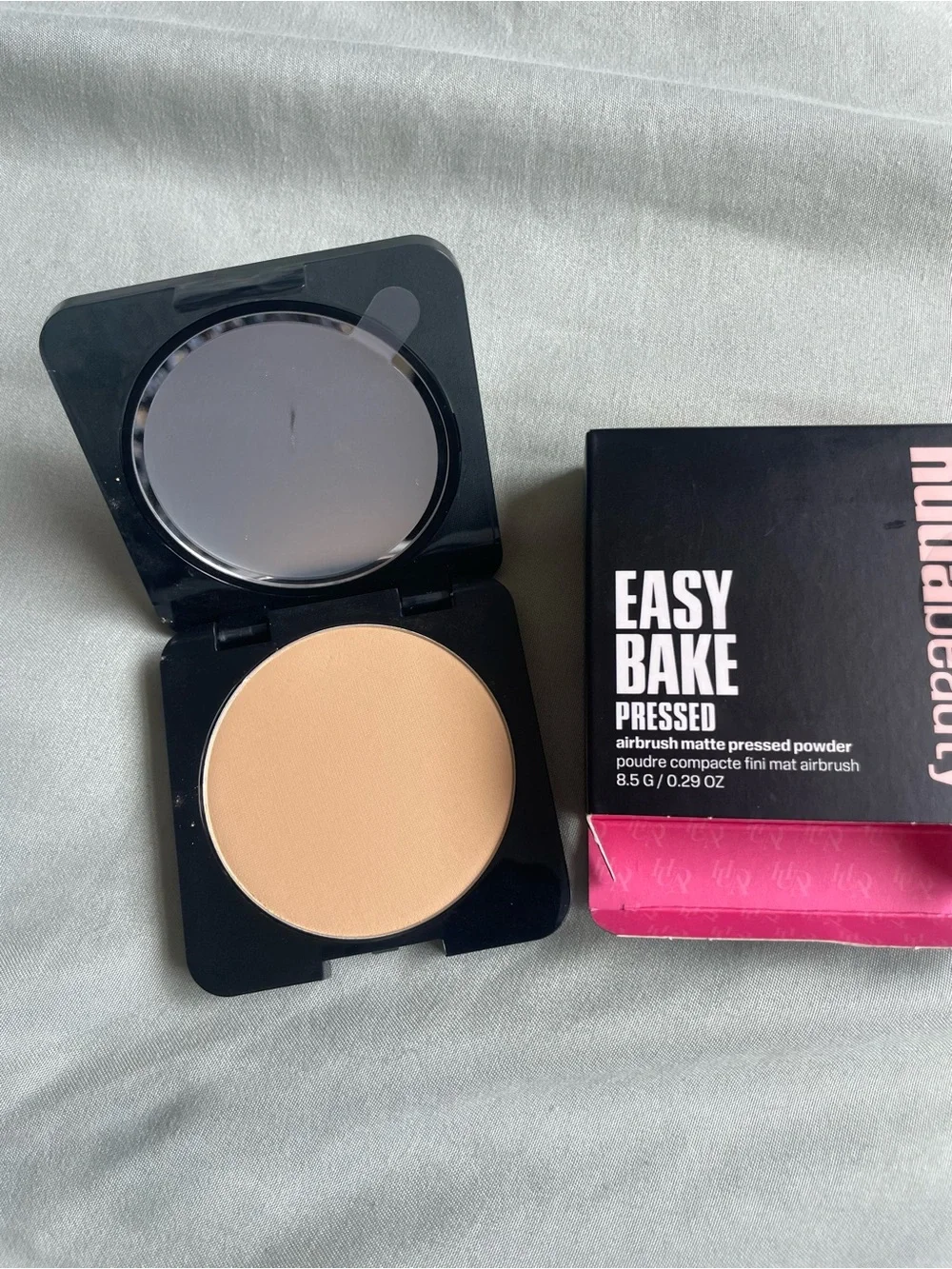 HUDA BEAUTY Easy Bake Pressed Airbrush Matte Powder - Banana Bread